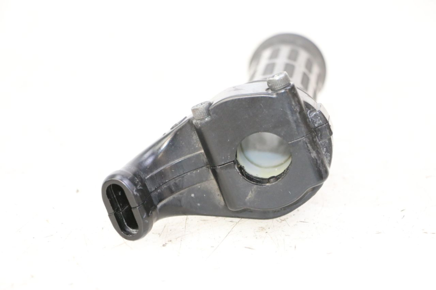 photo de MANETKA GAZU YAMAHA TDM ABS 900 (2002 - 2014) - Inny kąt widzenia