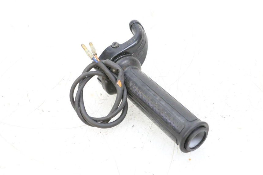 photo de MANETKA GAZU YAMAHA TDM ABS 900 (2002 - 2014) - Zoom stanu zużycia