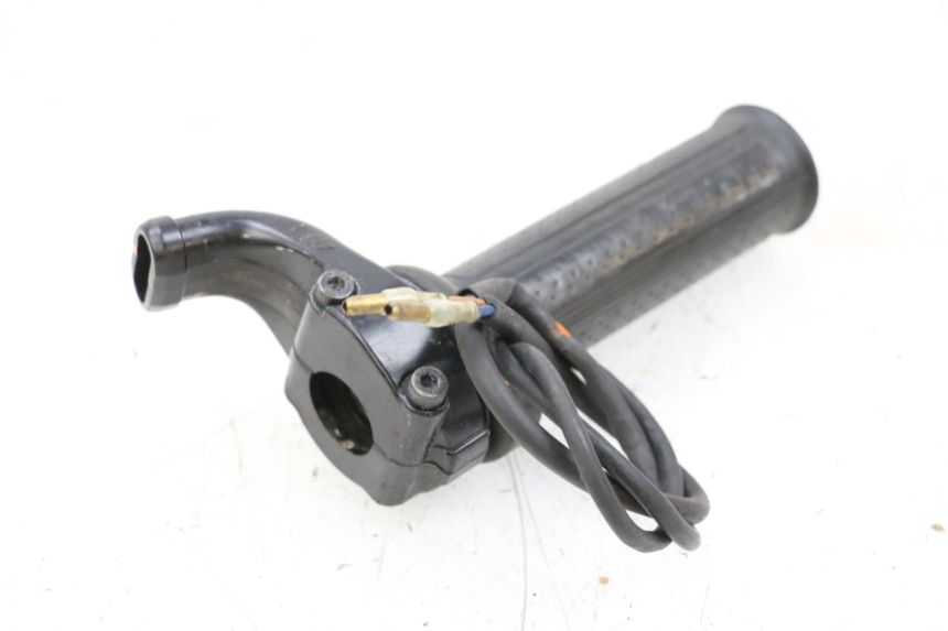 photo de MANETKA GAZU YAMAHA TDM ABS 900 (2002 - 2014) - Inny kąt widzenia