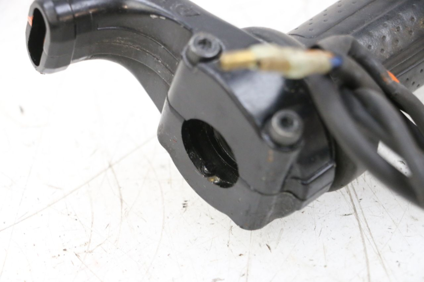 photo de MANETKA GAZU YAMAHA TDM ABS 900 (2002 - 2014) - Zbliżenie techniczne