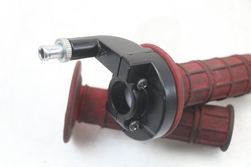 photo de MANETKA GAZU NITRO MOTORS THUNDER 125 - Inny kąt widzenia