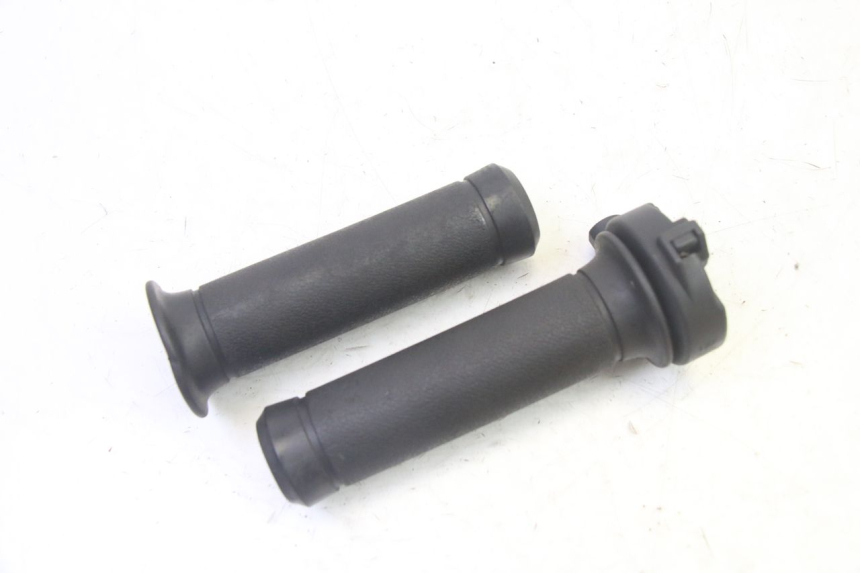 photo de MANETKA GAZU PEUGEOT TWEET PRO EFI 4T 50 (2021 - 2022) - Zoom stanu zużycia