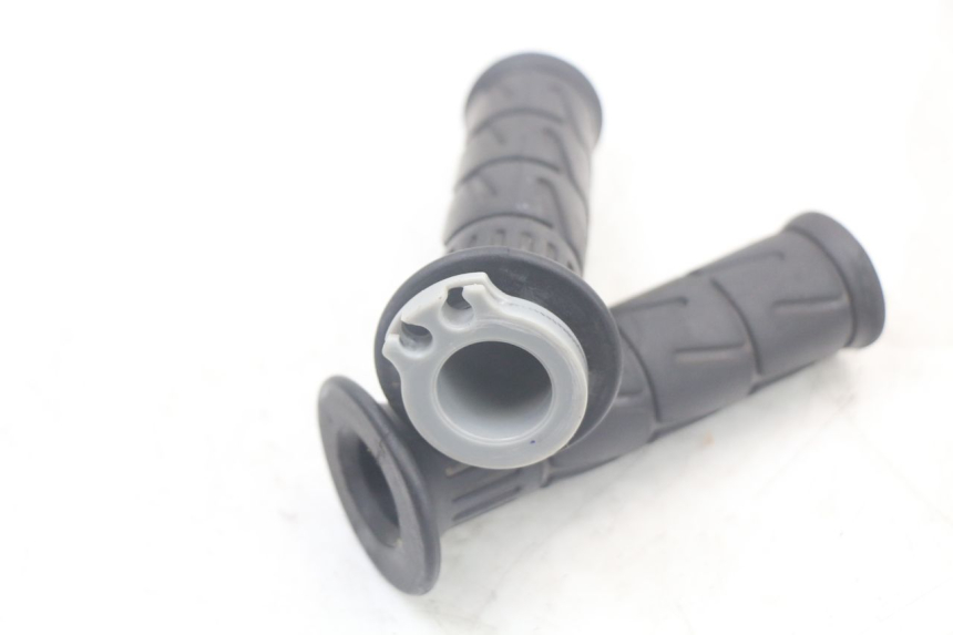 photo de MANETKA GAZU KAWASAKI VERSYS ABS 650 (2015 - 2018) - Zoom stanu zużycia