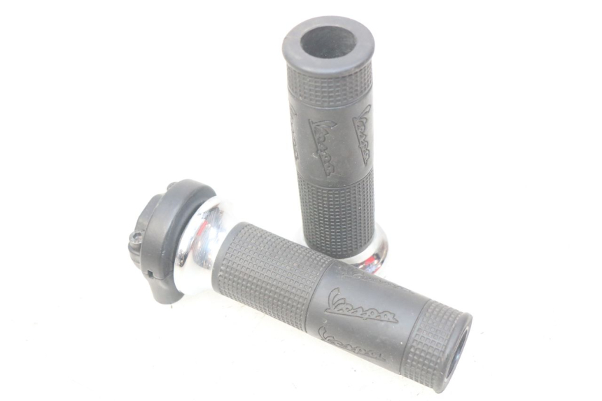 photo de MANETKA GAZU PIAGGIO VESPA GTS IGET ABS 125 (2017 - 2023) - Widok główny