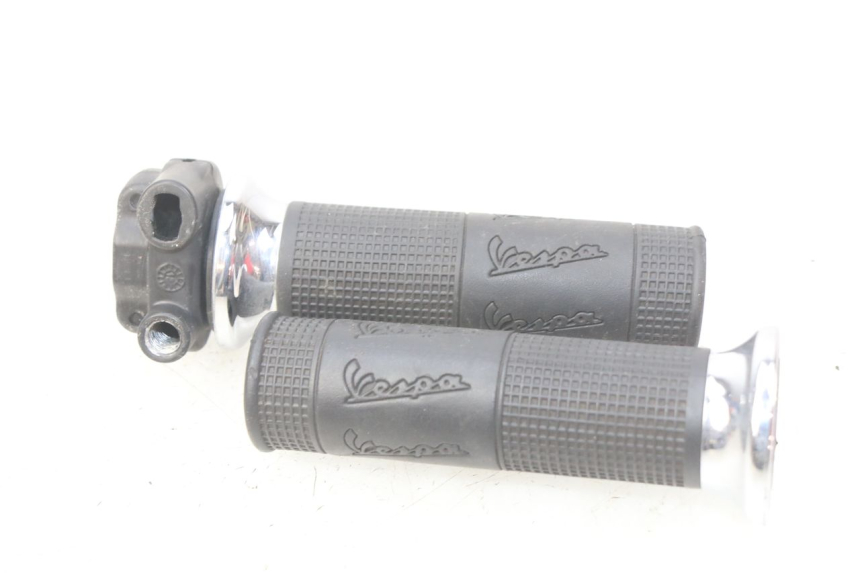 photo de MANETKA GAZU PIAGGIO VESPA GTS IGET ABS 125 (2017 - 2023) - Inny kąt widzenia