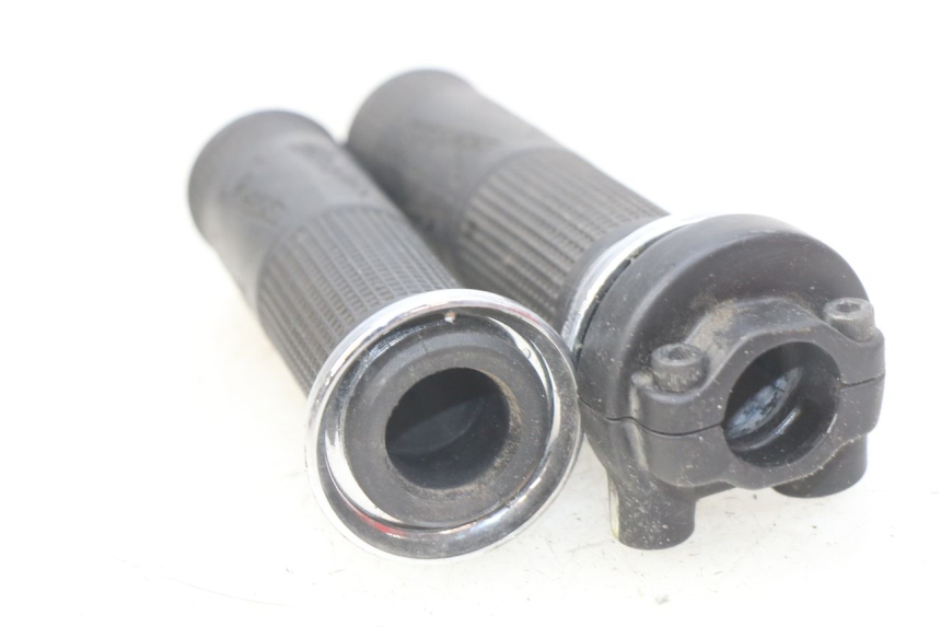 photo de MANETKA GAZU PIAGGIO VESPA GTS IGET ABS 125 (2017 - 2023) - Zbliżenie techniczne