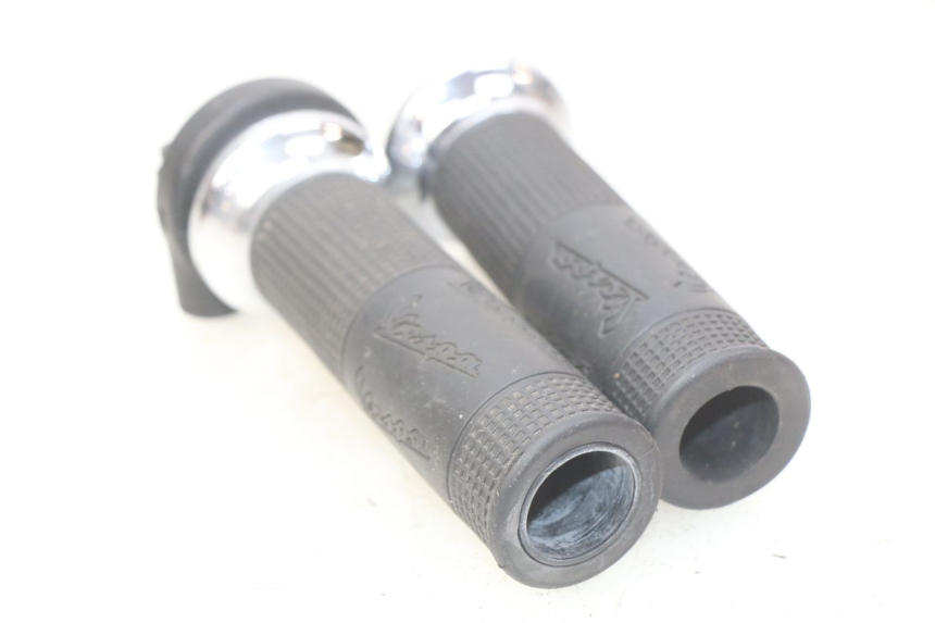 photo de MANETKA GAZU PIAGGIO VESPA GTS IGET ABS 125 (2017 - 2023) - Widok ogólny