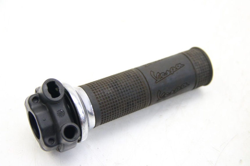 photo de MANETKA GAZU PIAGGIO VESPA GTS SUPER IE 125 (2009 - 2016) - Zoom stanu zużycia