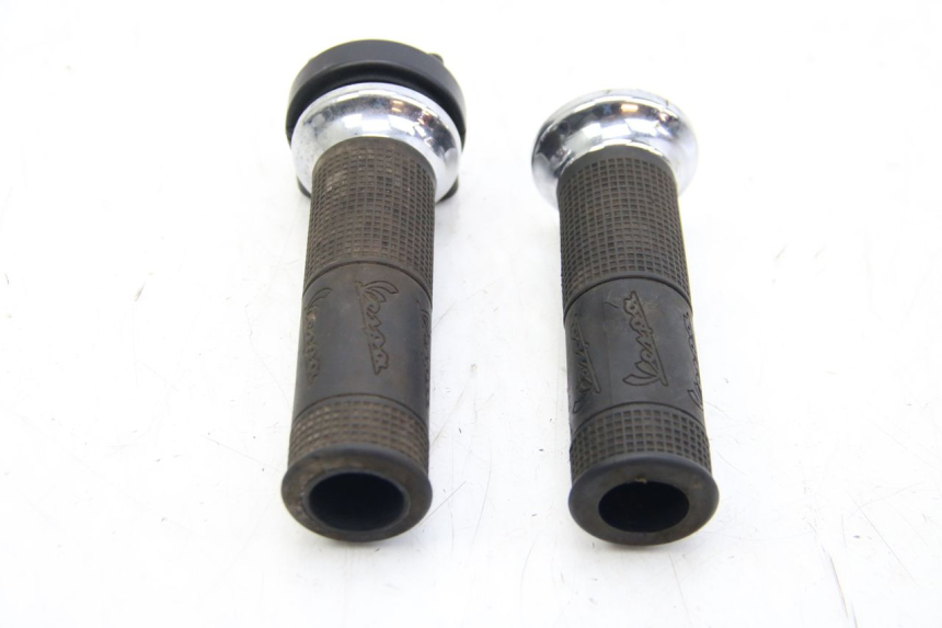 photo de MANETKA GAZU PIAGGIO VESPA GTS SUPER IE 125 (2009 - 2016) - Zbliżenie techniczne