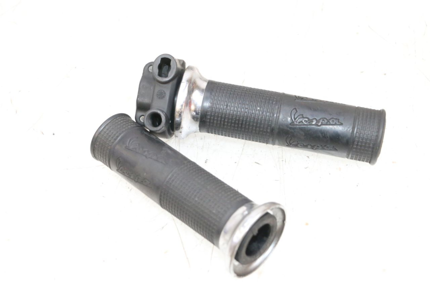 photo de MANETKA GAZU PIAGGIO VESPA GTS SUPER IE 125 (2009 - 2016) - Szczegół części