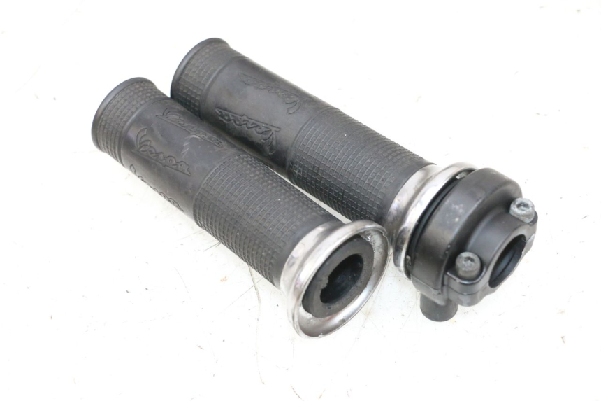 photo de MANETKA GAZU PIAGGIO VESPA GTS SUPER IE 125 (2009 - 2016) - Inny kąt widzenia