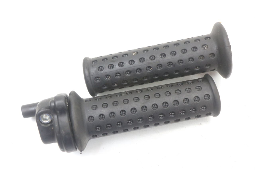 photo de MANETKA GAZU PIAGGIO VESPA LX 125 (2005 - 2010) - Widok główny