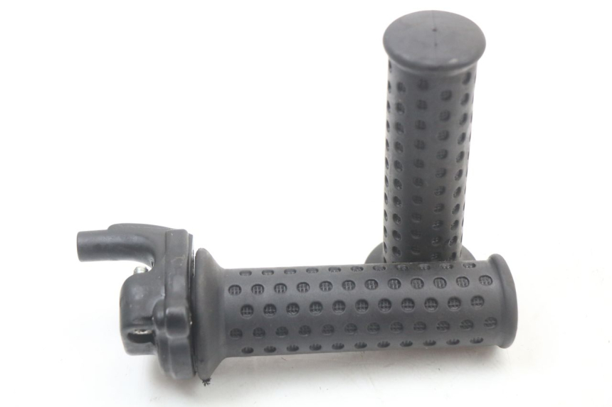 photo de MANETKA GAZU PIAGGIO VESPA LX 125 (2005 - 2010) - Szczegół części