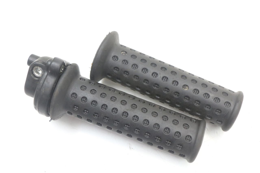 photo de MANETKA GAZU PIAGGIO VESPA LX 125 (2005 - 2010) - Inny kąt widzenia