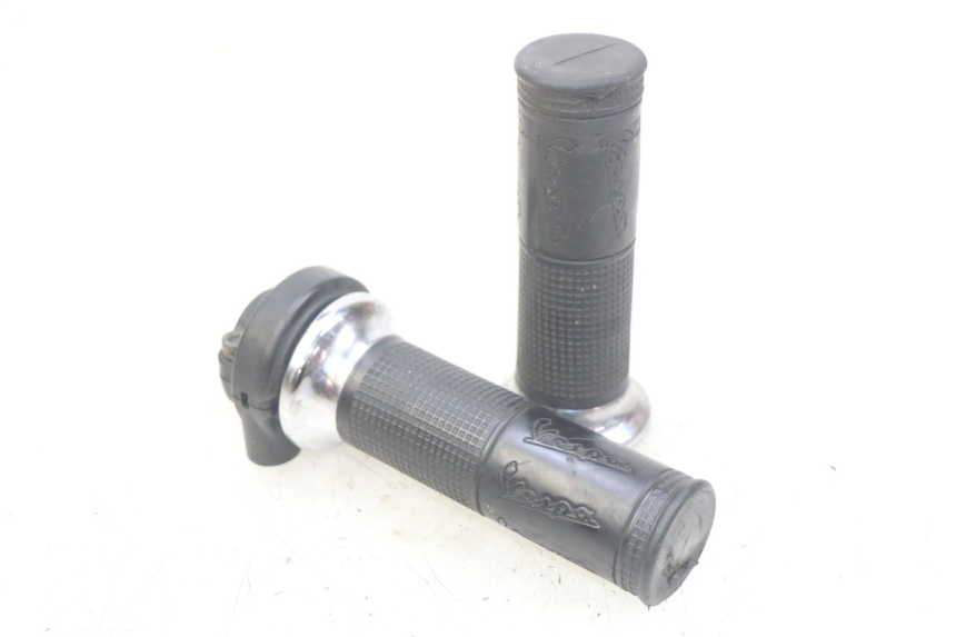 photo de MANETKA GAZU PIAGGIO VESPA LXV 125 (2006 - 2009) - Widok główny