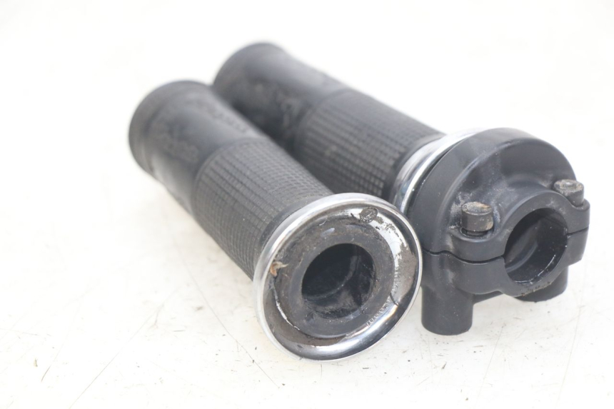 photo de MANETKA GAZU PIAGGIO VESPA LXV 125 (2006 - 2009) - Inny kąt widzenia