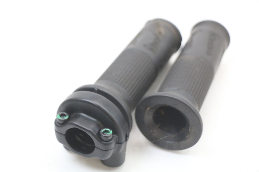 photo de MANETKA GAZU PIAGGIO VESPA PRIMAVERA 4T 50 (2021 - 2024) - Zbliżenie techniczne