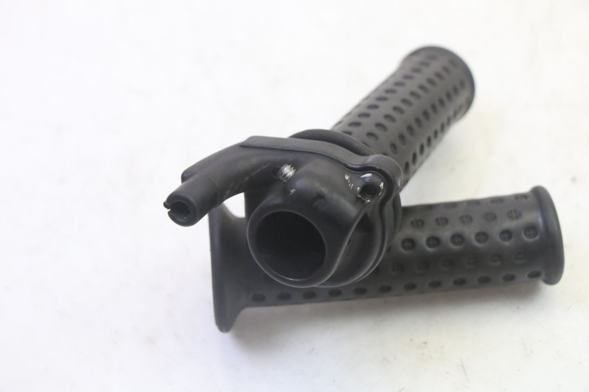 photo de MANETKA GAZU PIAGGIO VESPA S 2T 50 (2007 - 2014) - Zoom stanu zużycia