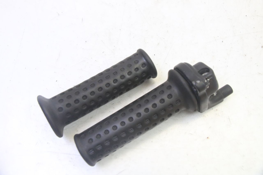 photo de MANETKA GAZU PIAGGIO VESPA S 2T 50 (2007 - 2014) - Inny kąt widzenia