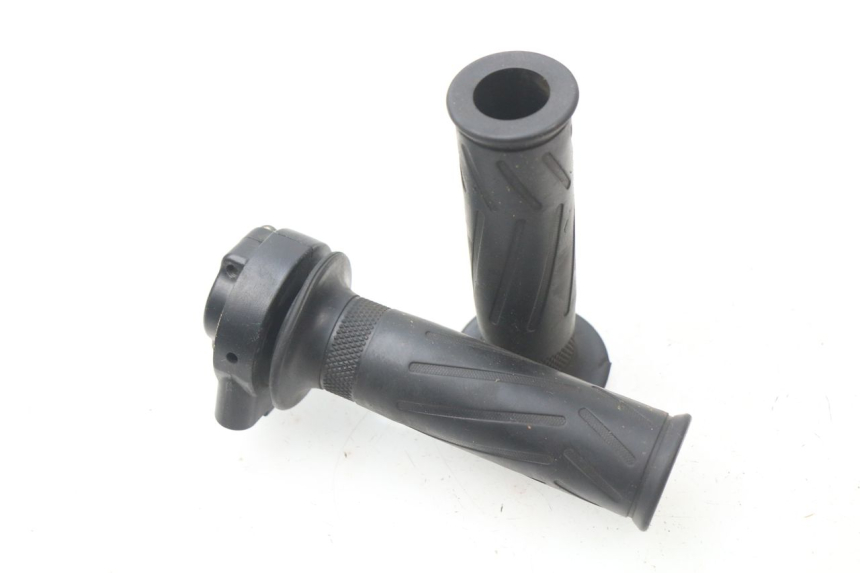 photo de MANETKA GAZU YAMAHA XMAX X-MAX 125 (2006 - 2009) - Widok główny