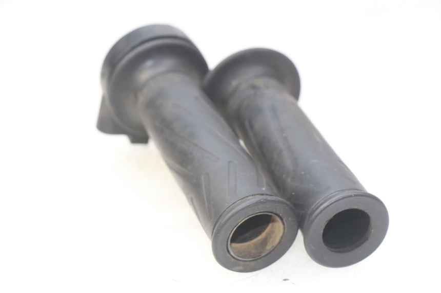 photo de MANETKA GAZU YAMAHA XMAX X-MAX 125 (2006 - 2009) - Inny kąt widzenia