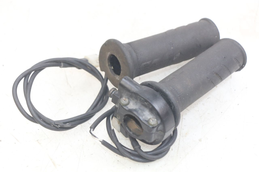 photo de MANETKA GAZU YAMAHA X-MAX XMAX 250 (2006 - 2009) - Widok główny