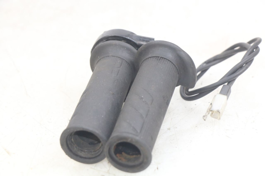 photo de MANETKA GAZU YAMAHA X-MAX XMAX 250 (2006 - 2009) - Inny kąt widzenia