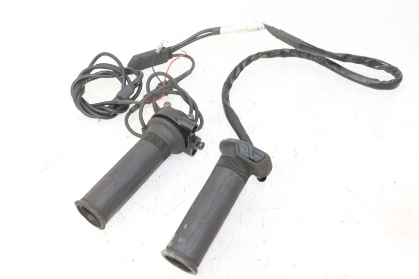 photo de MANETKA GAZU YAMAHA XMAX X-MAX 125 (2006 - 2009) - Widok główny