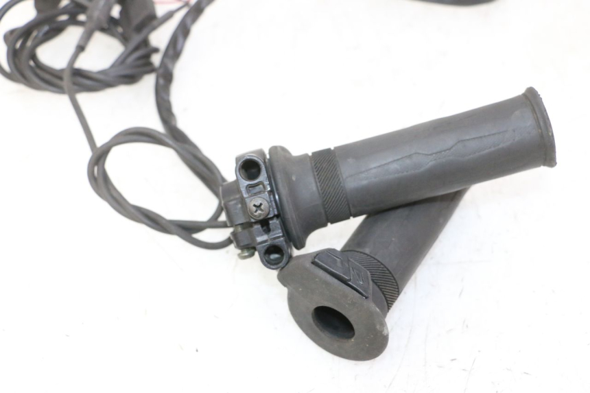 photo de MANETKA GAZU YAMAHA XMAX X-MAX 125 (2006 - 2009) - Zoom stanu zużycia