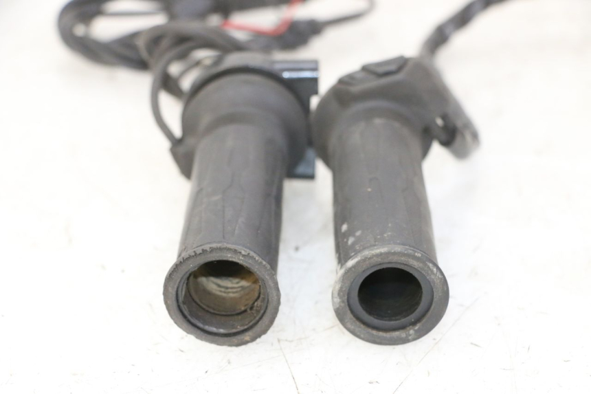 photo de MANETKA GAZU YAMAHA XMAX X-MAX 125 (2006 - 2009) - Część sprawdzona