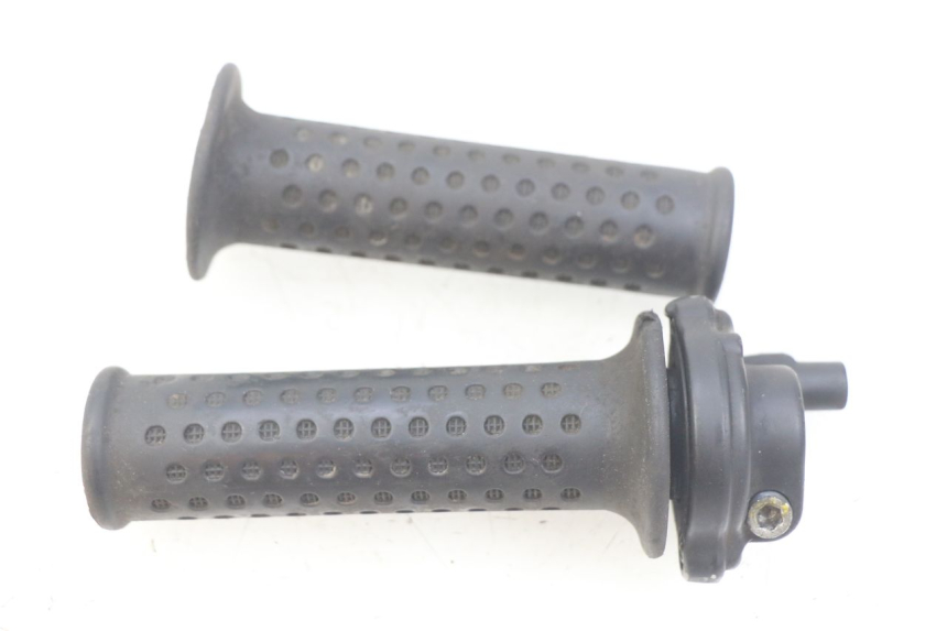 photo de MANETKA GAZU PIAGGIO X8 125 (2004 - 2007) - Zbliżenie techniczne