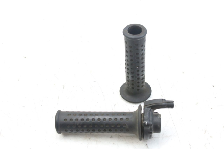 photo de MANETKA GAZU PIAGGIO X9 EVOLUTION 125 (2003 - 2007) - Zbliżenie techniczne