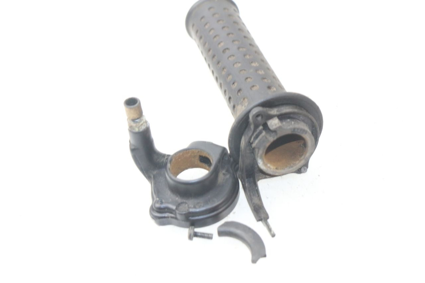 photo de MANETKA GAZU PIAGGIO X9 125 (2000 - 2003) - Inny kąt widzenia