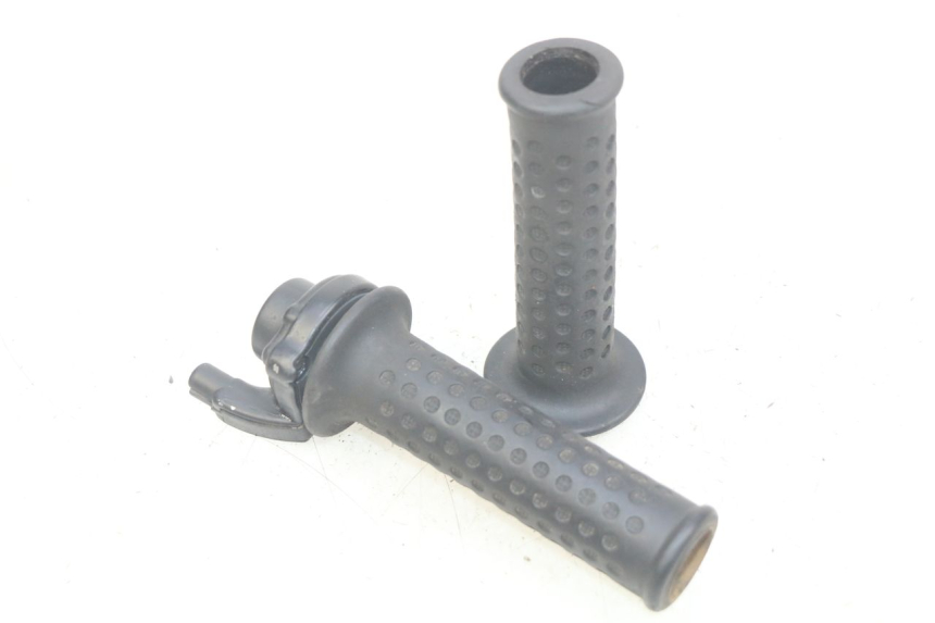 photo de MANETKA GAZU PIAGGIO XEVO - X EVO 125 (2007 - 2017) - Widok główny