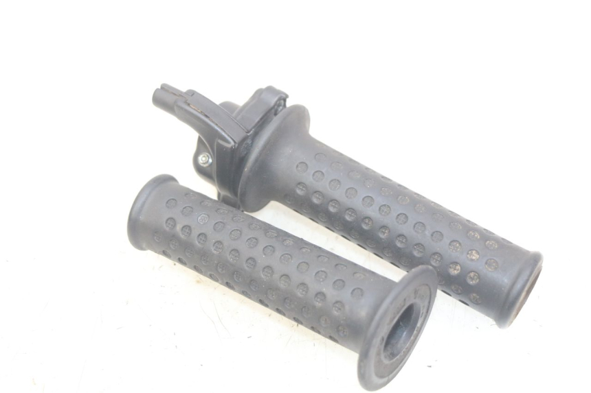 photo de MANETKA GAZU PIAGGIO XEVO - X EVO 125 (2007 - 2017) - Szczegół części