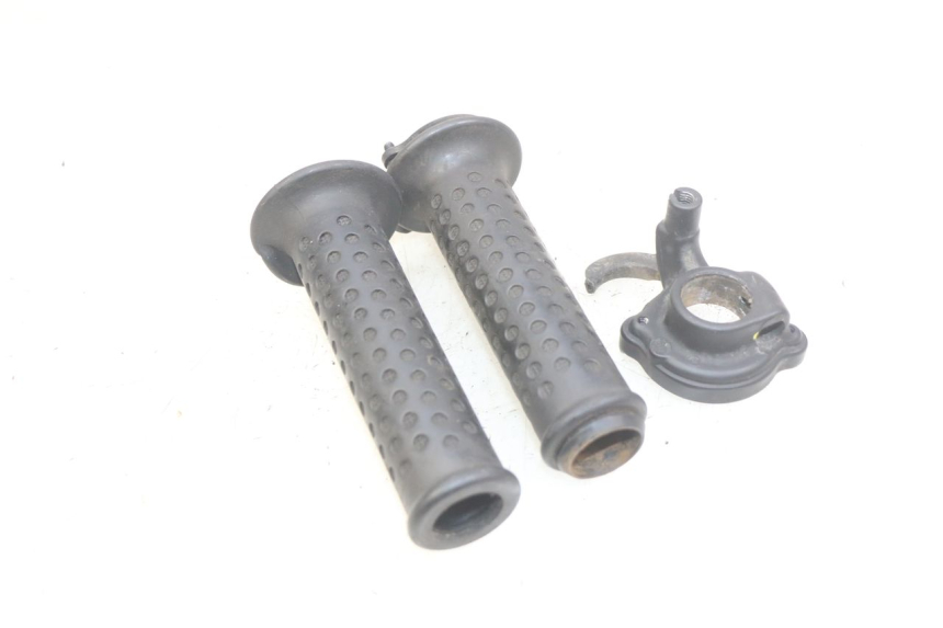 photo de MANETKA GAZU PIAGGIO XEVO - X EVO 125 (2007 - 2017) - Inny kąt widzenia