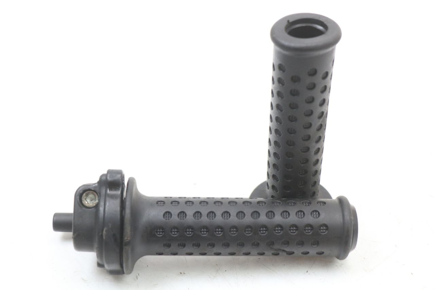 photo de MANETKA GAZU PIAGGIO XEVO - X EVO 125 (2007 - 2017) - Szczegół części