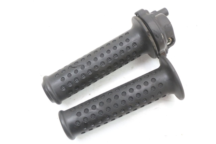 photo de MANETKA GAZU PIAGGIO XEVO - X EVO 125 (2007 - 2017) - Zbliżenie techniczne