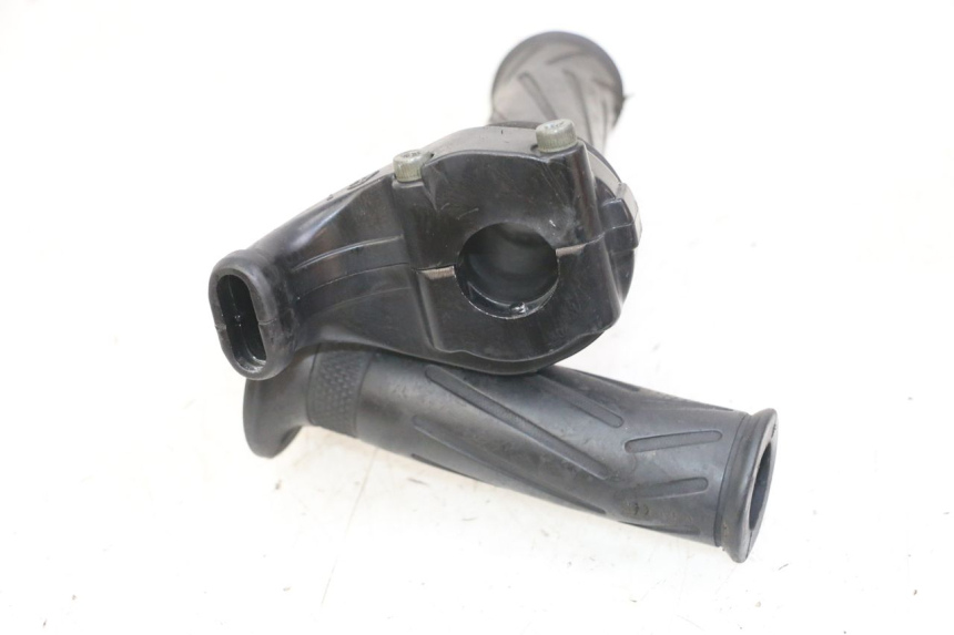 photo de MANETKA GAZU YAMAHA FZS FAZER 600 (2001 - 2003) - Inny kąt widzenia