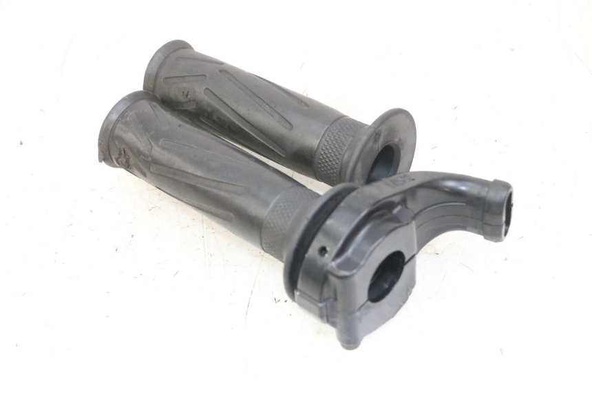 photo de MANETKA GAZU YAMAHA FZS FAZER 600 (2001 - 2003) - Zbliżenie techniczne