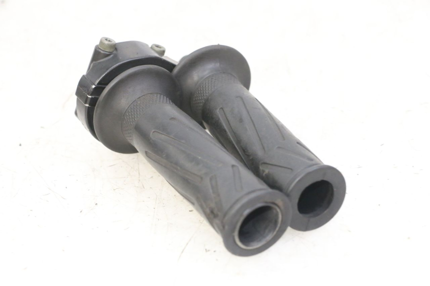 photo de MANETKA GAZU YAMAHA FZS FAZER 600 (2001 - 2003) - Punkty mocowania