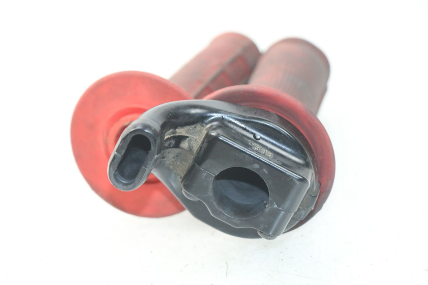 photo de MANETKA GAZU YAMAHA YZ-F YZF 250 (2014 - 2018) - Zoom stanu zużycia