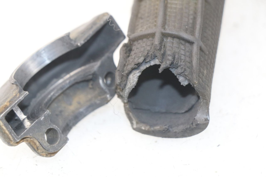 photo de MANETKA GAZU YAMAHA YZ 85 (2002 - 2018) - Zoom stanu zużycia