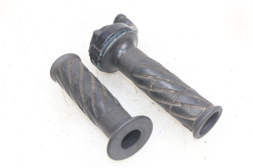 photo de MANETKA GAZU YAMAHA YZF R THUNDERCAT 600 (1996 - 2003) - Szczegół części