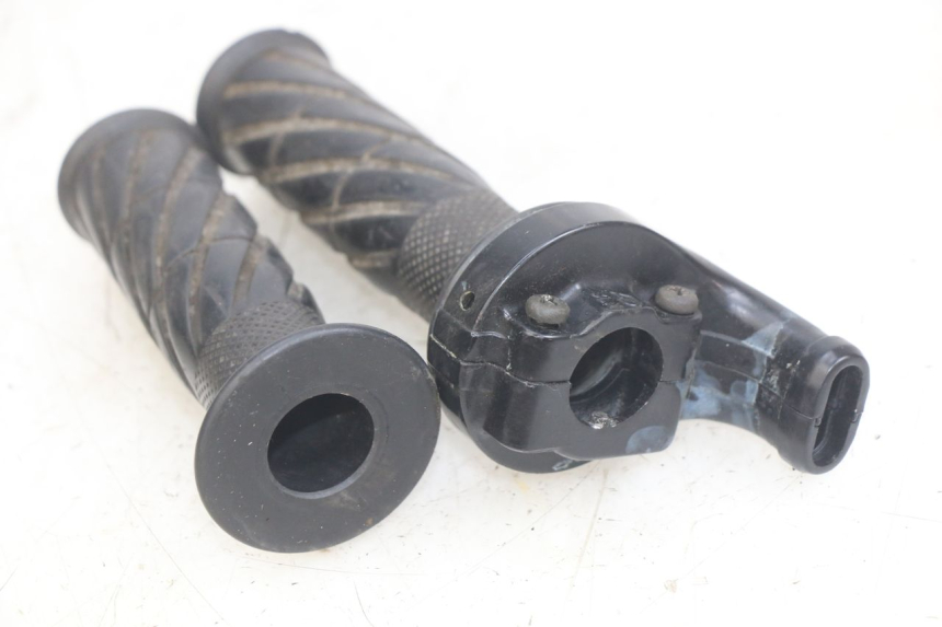 photo de MANETKA GAZU YAMAHA YZF R THUNDERCAT 600 (1996 - 2003) - Zoom stanu zużycia