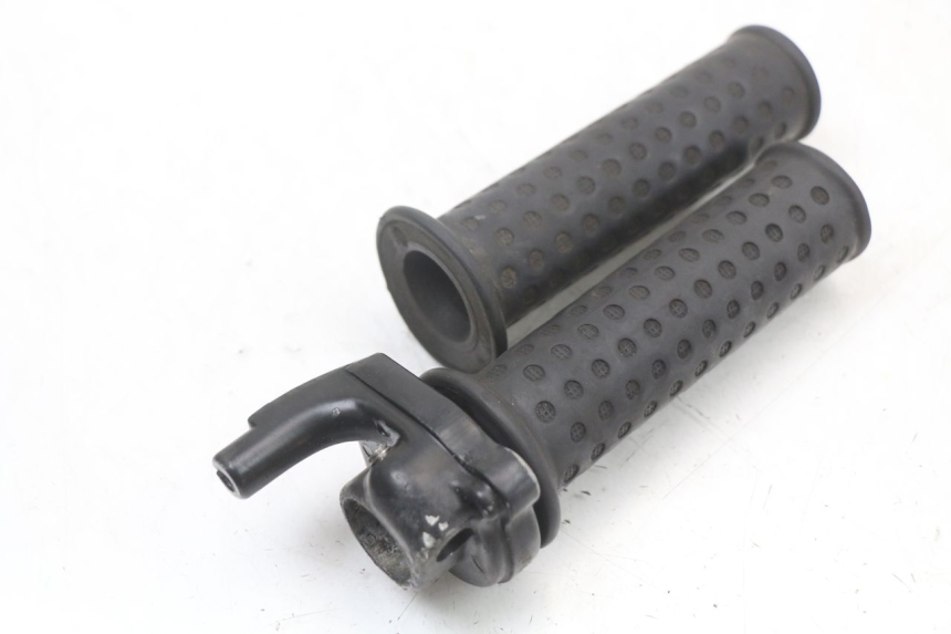 photo de MANETKA GAZU PIAGGIO ZIP 2T 50 (2009 - 2019) - Widok główny