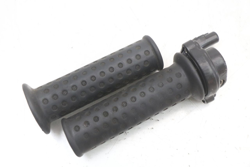 photo de MANETKA GAZU PIAGGIO ZIP 2T 50 (2009 - 2019) - Inny kąt widzenia