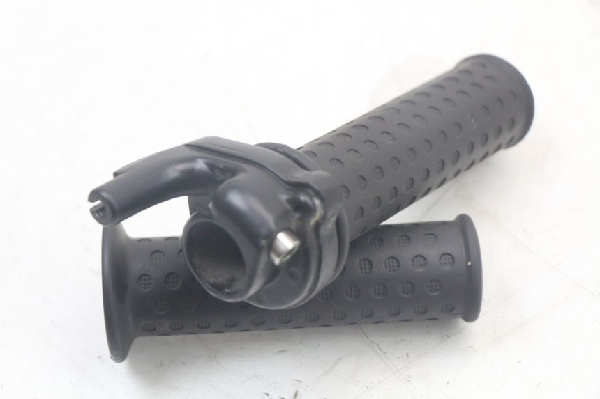 photo de MANETKA GAZU PIAGGIO ZIP 2T 50 (2009 - 2019) - Inny kąt widzenia