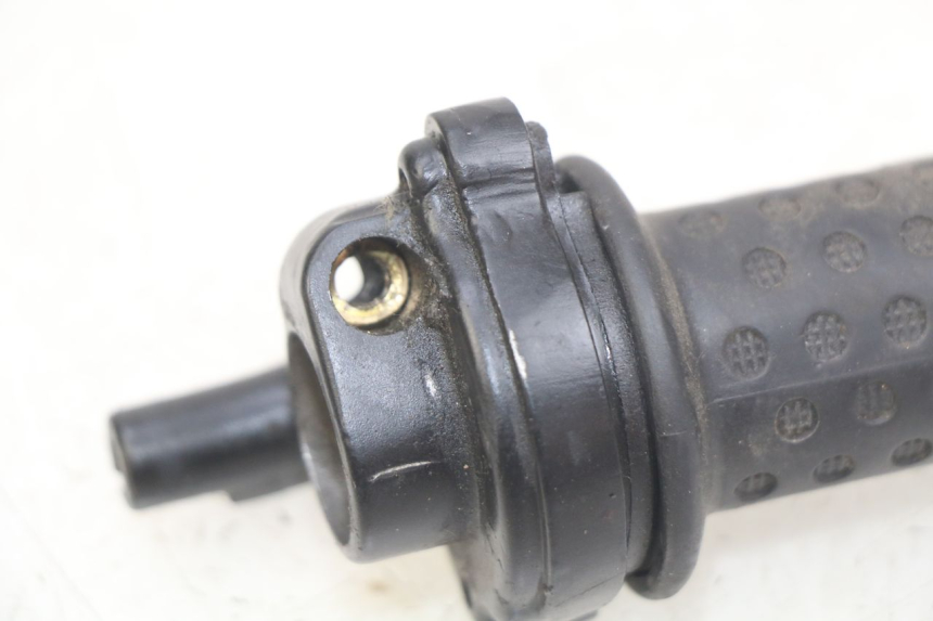 photo de MANETKA GAZU PIAGGIO ZIP 4T 50 (2018 - 2020) - Inny kąt widzenia