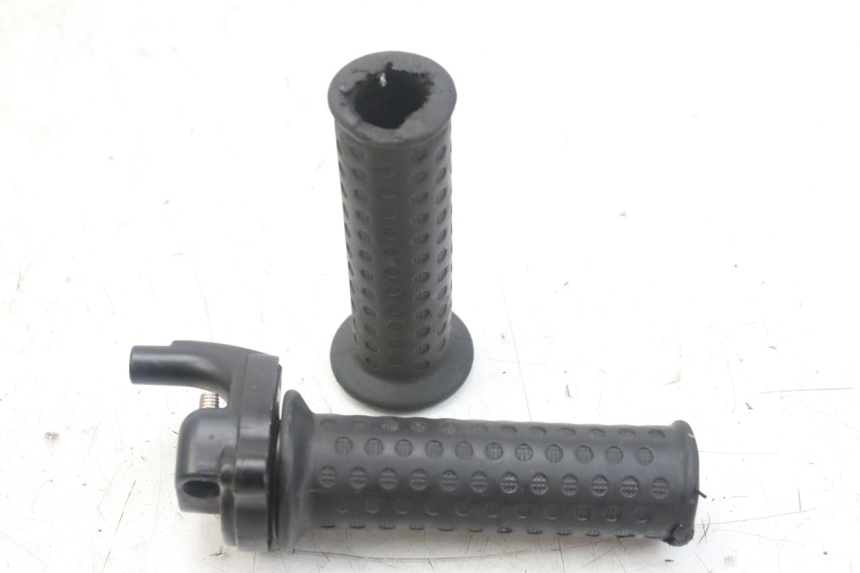 photo de MANETKA GAZU PIAGGIO ZIP 4T 50 (2018 - 2020) - Widok główny